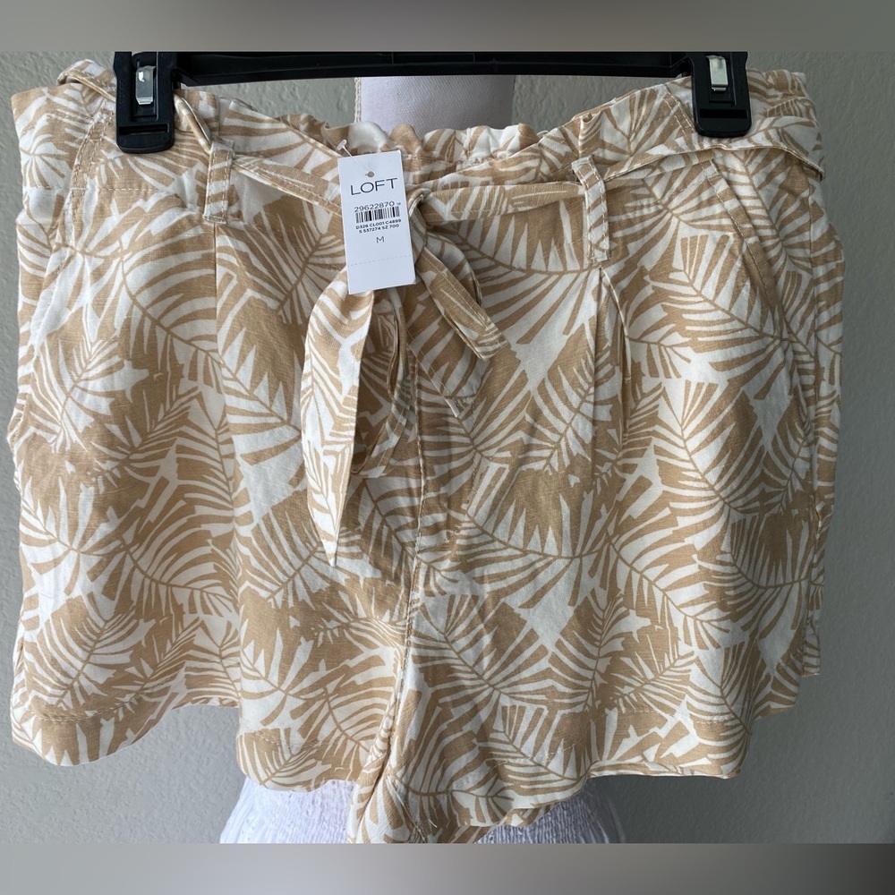 NWT loft medium linen tropical neutral print shorts